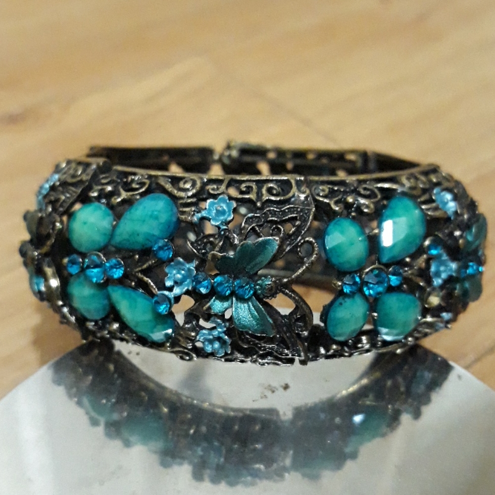 Bracelet - Picture 1 of 3
